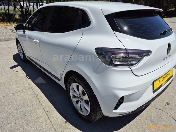 BULUT NETCAR'DAN 2023 CLİO 1.0 TCE EQUİLİBRE 79 BİN KM TESLA