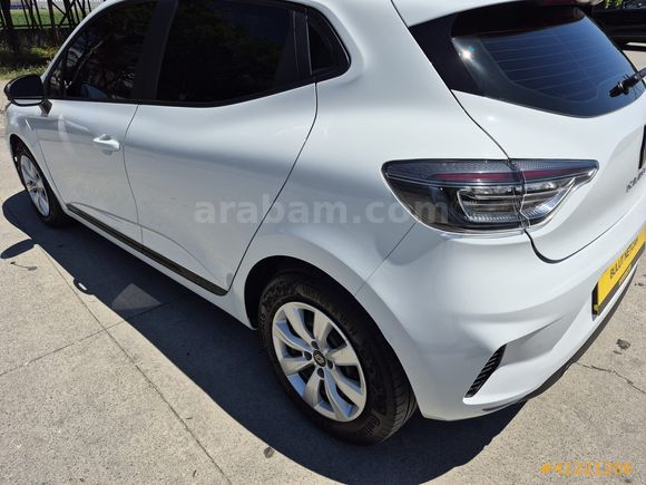 BULUT NETCAR'DAN 2023 CLİO 1.0 TCE EQUİLİBRE 79 BİN KM TESLA