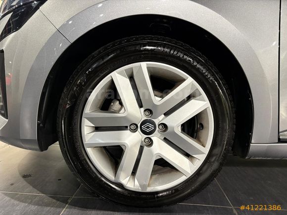 %0.99 Faiz Fırsatı ile Renault Clio 1.0 TCE Evolution %20 KDV