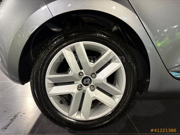 %0.99 Faiz Fırsatı ile Renault Clio 1.0 TCE Evolution %20 KDV