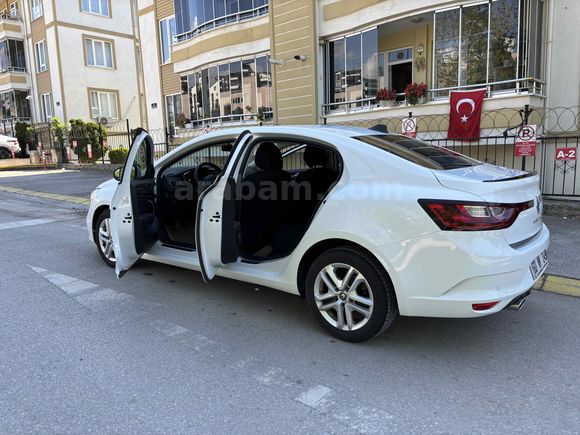 SAHİBİNDE HATASIZ BOYASIZ MEGANE 4
