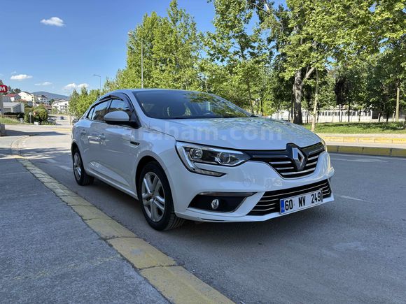 SAHİBİNDE HATASIZ BOYASIZ MEGANE 4