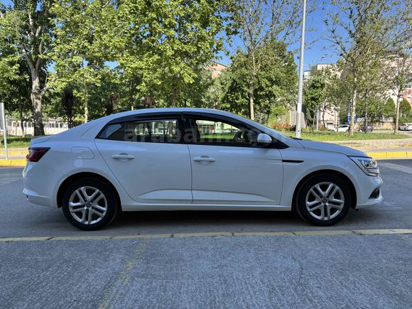 SAHİBİNDE HATASIZ BOYASIZ MEGANE 4