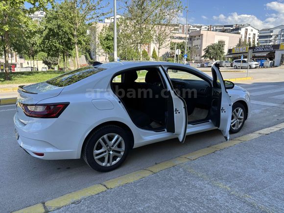 SAHİBİNDE HATASIZ BOYASIZ MEGANE 4