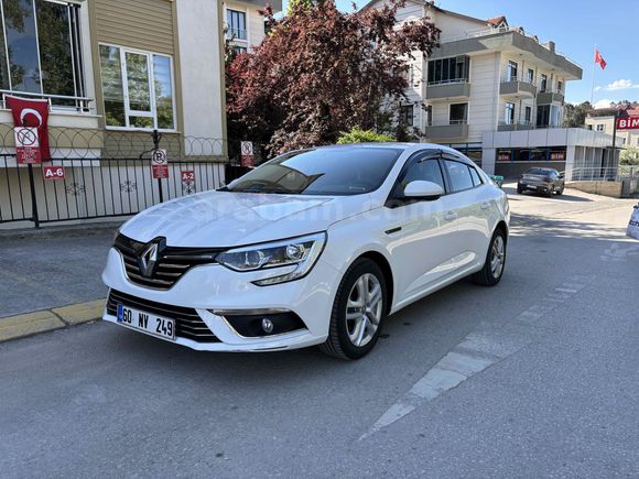 SAHİBİNDE HATASIZ BOYASIZ MEGANE 4