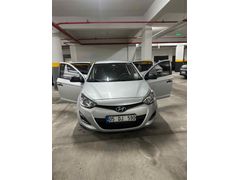 Sahibinden Hyundai i20 1.4 CRDi Jump 2014 Model  135.000 km Gri (Gümüş)