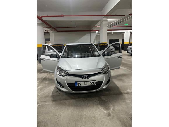 Sahibinden Hyundai i20 1.4 CRDi Jump 2014 Model  135.000 km Gri (Gümüş)