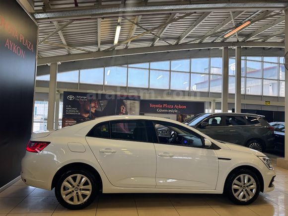 2022 RENAULT MEGANE 1.3 TCE JOY