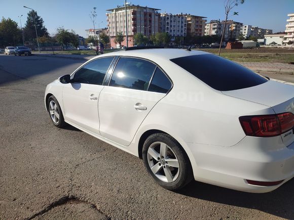 Sahibinden Volkswagen Jetta 1.6 TDi Highline 2013 Model