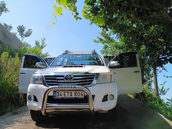 Kabinli işiklari aktif Toyota Hilux 2.5D-4D 4x2 Adventure 2015