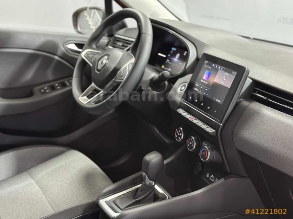 2024 CLİO 1.0 TCE EVOLUTİON X-TRONİC 22.000 KM DE LANSMAN RENGİ