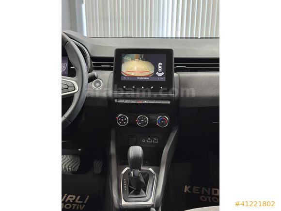 2024 CLİO 1.0 TCE EVOLUTİON X-TRONİC 22.000 KM DE LANSMAN RENGİ