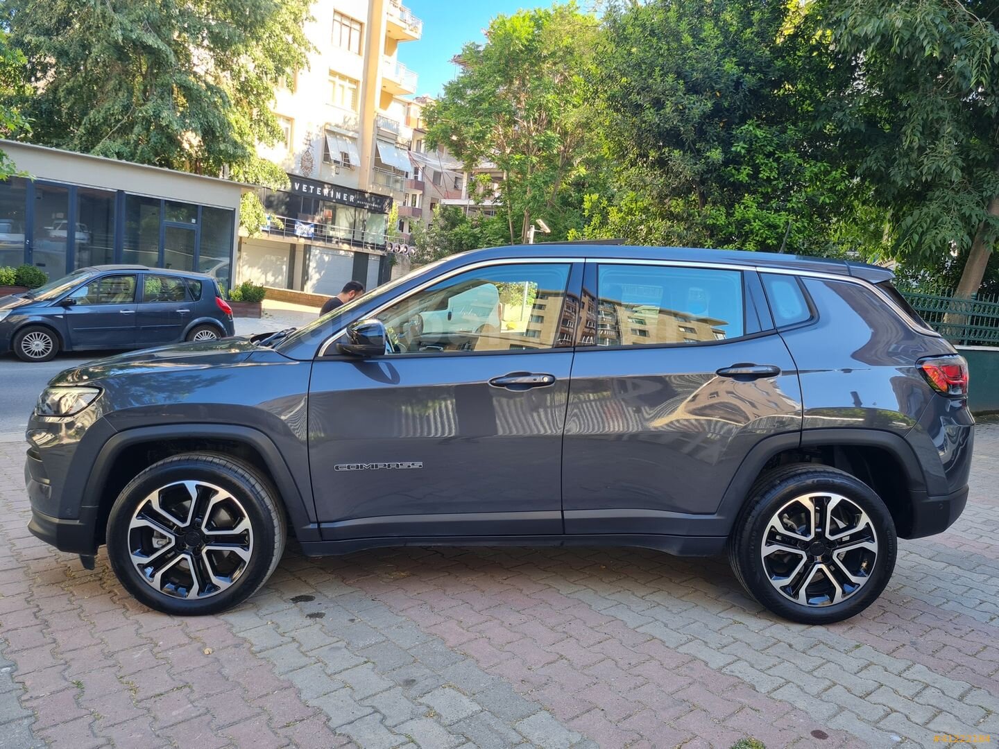 Galeriden Jeep Compass 1.5 Hybrid Limited 2025 Model İstanbul 14.000 km Gri 6