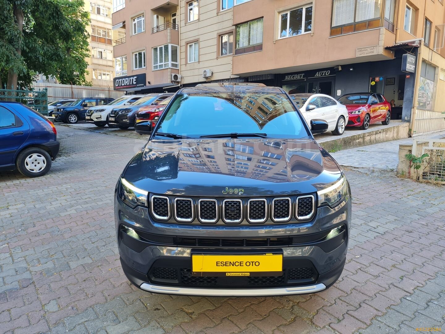 Galeriden Jeep Compass 1.5 Hybrid Limited 2025 Model İstanbul 14.000 km Gri 1