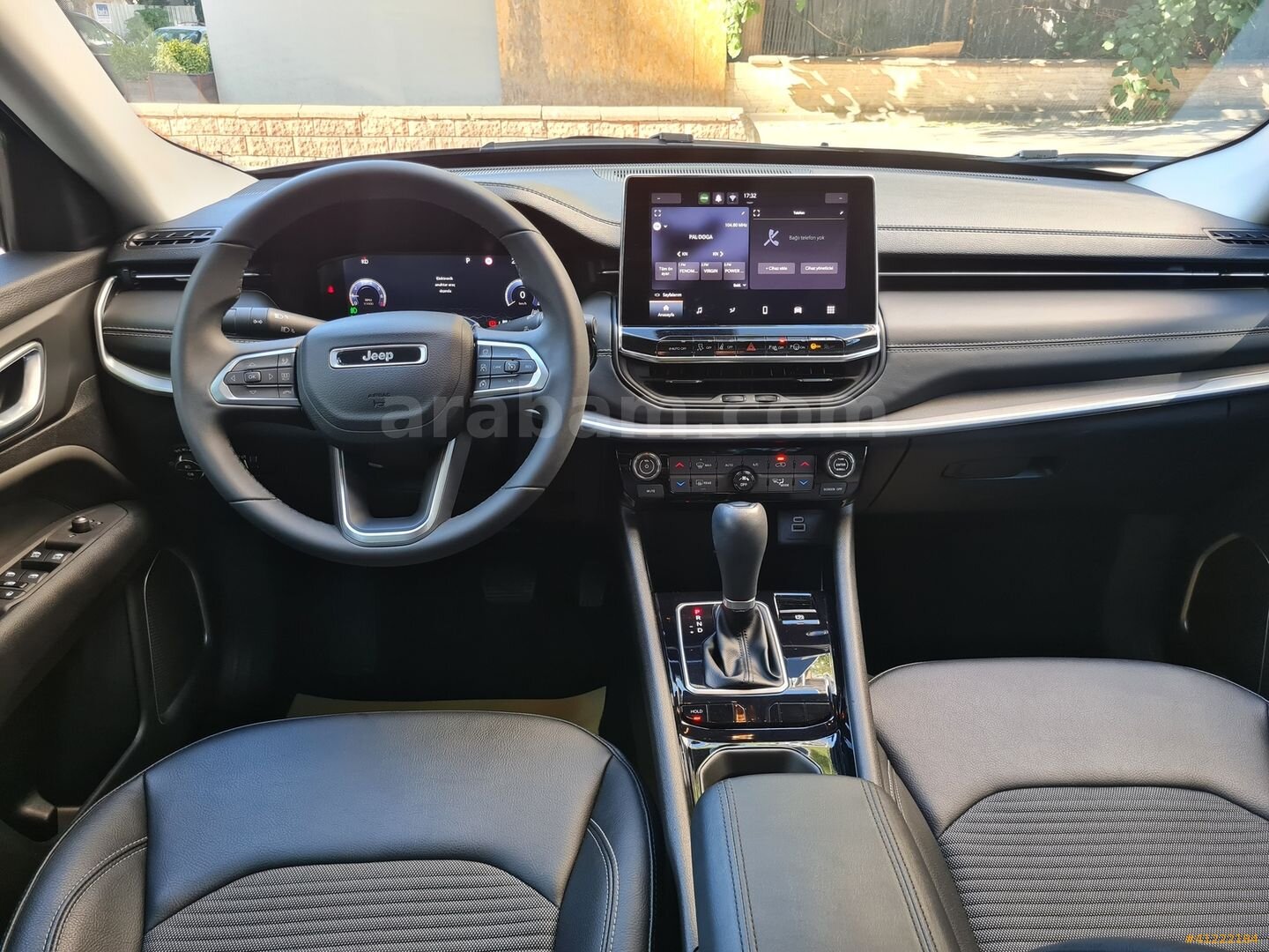 Galeriden Jeep Compass 1.5 Hybrid Limited 2025 Model İstanbul 14.000 km Gri 2