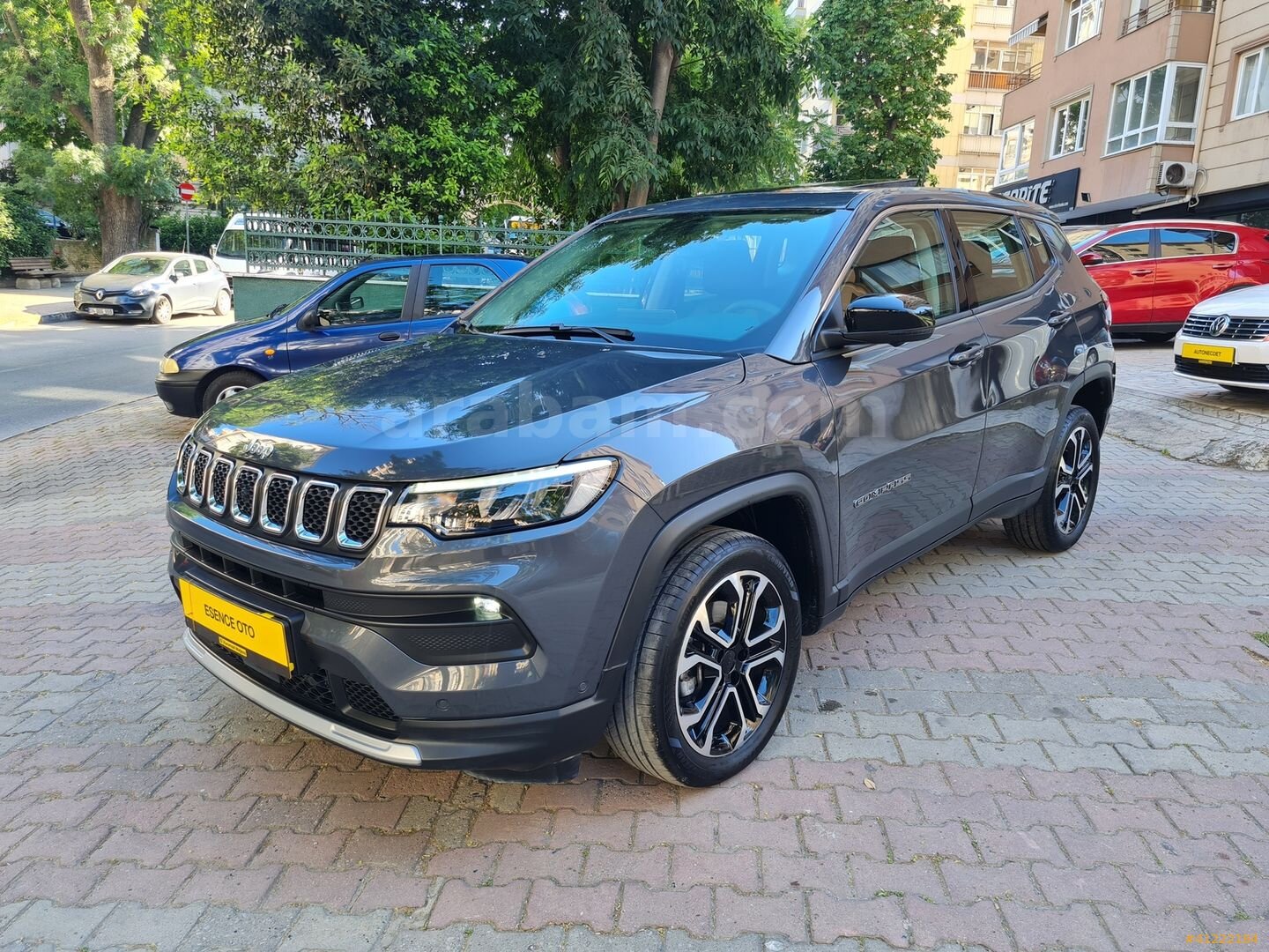 Galeriden Jeep Compass 1.5 Hybrid Limited 2025 Model İstanbul 14.000 km Gri 3