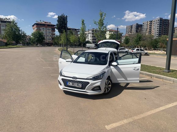 Sahibinden Hyundai i20 1.4 MPI Style 2018 Model 