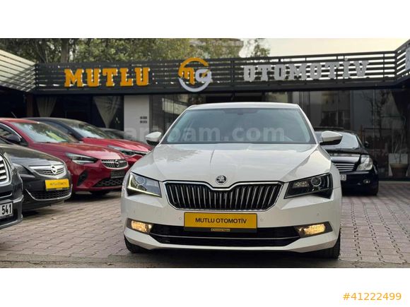 MUTLU OTOMOBİLDEN ORJINAL KAZASIZ SKODA SÜPER B 1.6 TDİ SYLE
