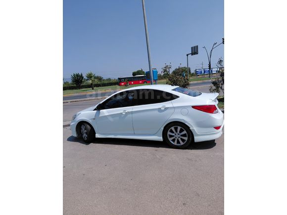 Sahibinden Hyundai Accent Blue 1.6 CRDI Mode Plus 2015 Model  128.500 km Beyaz