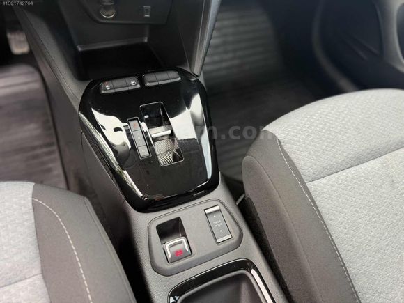 2025 MODEL 13 BİN KM OPEL CORSA 1.2 T EDİTİON OTOMATİK