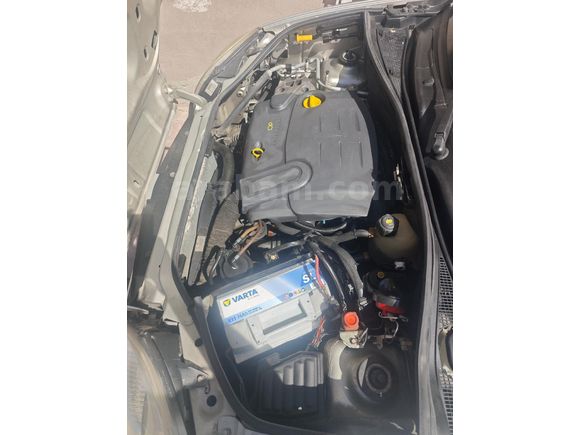 Sahibinden Renault Kangoo Multix 1.5 dCi Authentique 2011 Model  242000 km Gri (Gümüş)