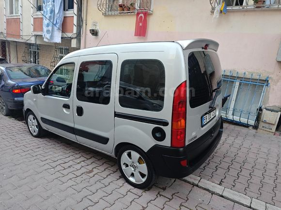 Sahibinden Renault Kangoo Multix 1.5 dCi Authentique 2011 Model  242000 km Gri (Gümüş)