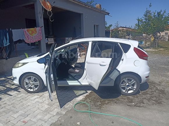 Sahibinden Ford Fiesta 1.25 Trend 2011 Model  160.000 km Beyaz