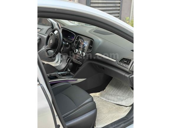 Sahibinden Renault Megane 1.3 TCe Icon 2025 Model 