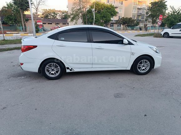 Sahibinden Hyundai Accent Blue 1.6 CRDI Mode Plus 2012 Model Edirne