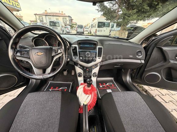 Galeriden Chevrolet Cruze 1.6 LS 2012 Model Van