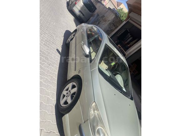 Sunrooflu otomatik D segment konforlu makam aracı takas olur  