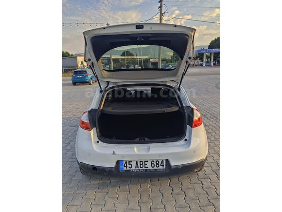 HMS OTOMOTİV DEN TEMİZ MEGANE 3