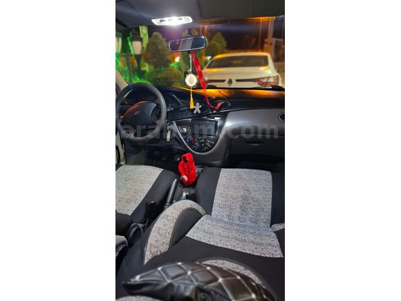 Sahibinden Ford Focus 1.6 Ghia 2001 Model