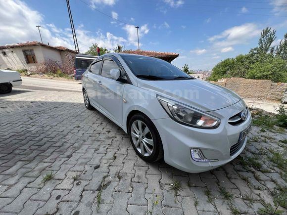 Sahibinden Hyundai Accent Blue 1.6 CRDI Mode Plus 2017 Model  225.000 km Beyaz