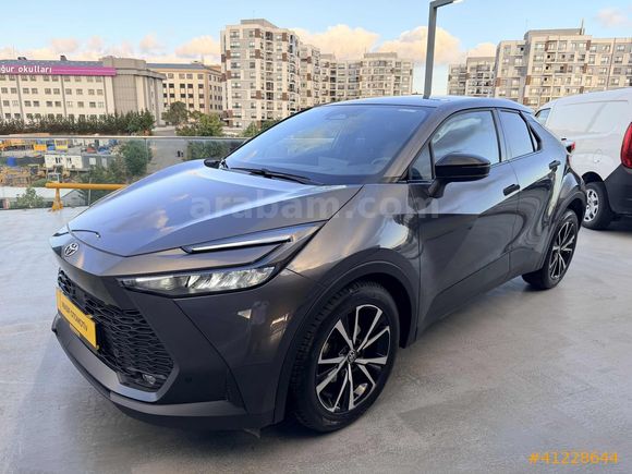 2024m 15000 km C-HR 1.8 (140) HYBRID PASSION E-CVT BİN-GİT