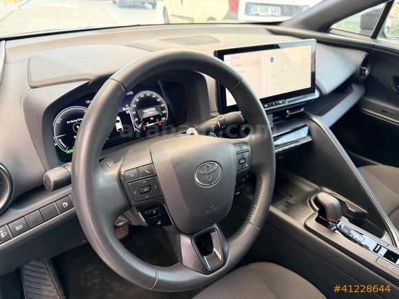 2024m 15000 km C-HR 1.8 (140) HYBRID PASSION E-CVT BİN-GİT