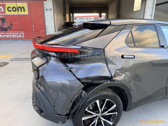 2024m 15000 km C-HR 1.8 (140) HYBRID PASSION E-CVT BİN-GİT