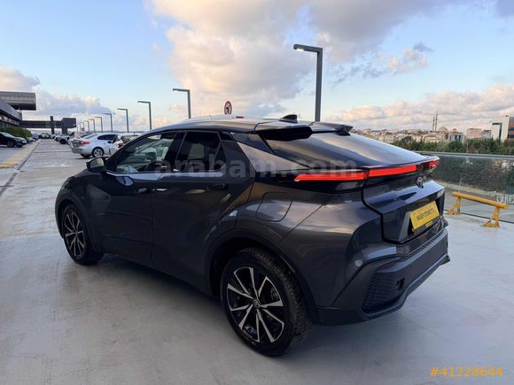 2024m 15000 km C-HR 1.8 (140) HYBRID PASSION E-CVT BİN-GİT