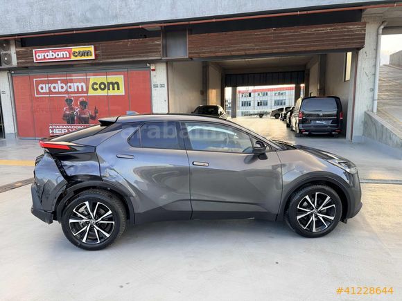 2024m 15000 km C-HR 1.8 (140) HYBRID PASSION E-CVT BİN-GİT