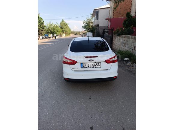 Sahibinden Ford Focus 1.6 TDCi Trend X 2014 Model 126  binde km de.  z