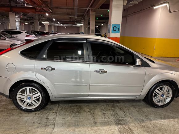 Sahibinden Ford Focus 1.6 Ghia 2005 Model 