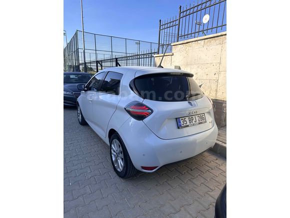BAYAN ÖĞRETMENDEN DEĞİŞENSİZ DÜŞÜK KM ZOE 