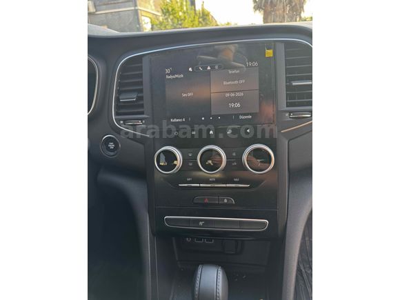 Sahibinden Renault Megane 1.3 TCe Touch 2024 Model 