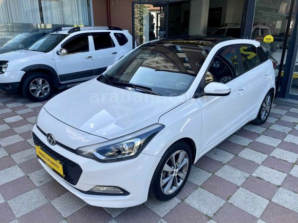 Galeriden Hyundai i20 1.4 MPI Style 2017 Model Tokat 120.393 km Beyaz