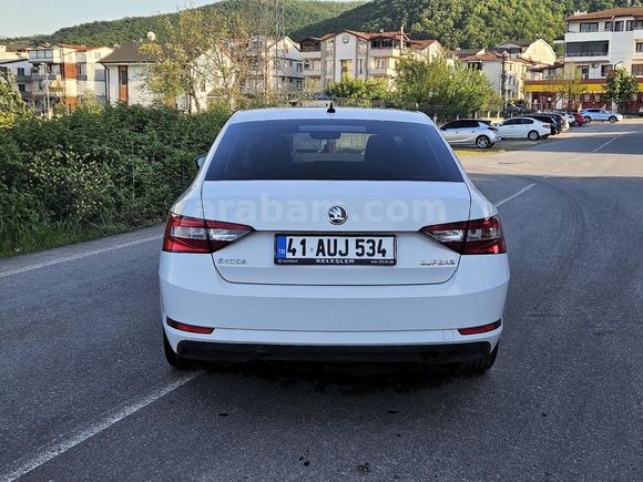 Sahibinden Skoda SuperB 1.4 TSI Active 2018 Model  128.000 km Beyaz