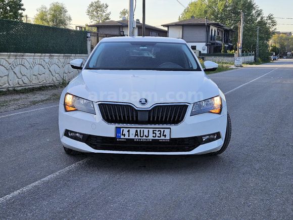 Sahibinden Skoda SuperB 1.4 TSI Active 2018 Model  128.000 km Beyaz