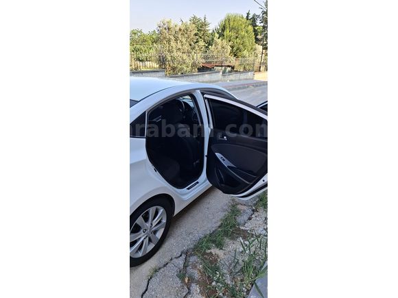 Sahibinden Hyundai Accent Blue 1.6 CRDI Mode Plus 2016 Model 