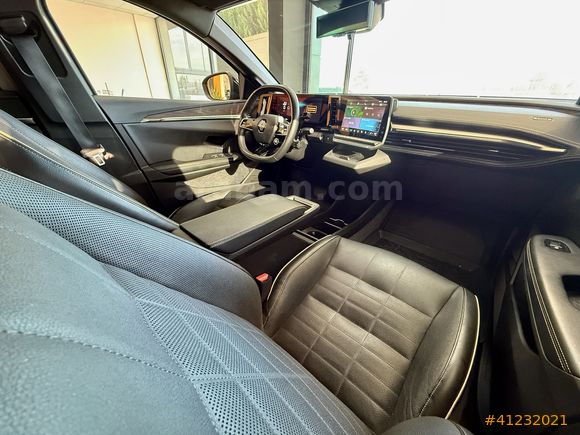 Premium Auto 35 - Hatasız-Boyasız Megane E-Tech Iconic