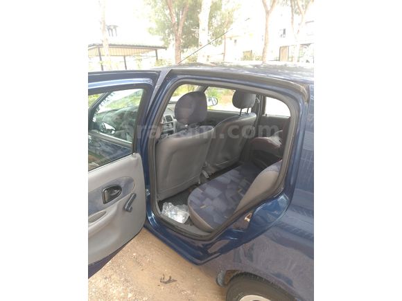 Sahibinden Renault Clio 1.4 2001 Model İzmir 192.000 km Lacivert