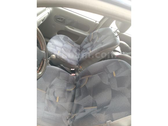 Sahibinden Renault Clio 1.4 2001 Model İzmir 192.000 km Lacivert